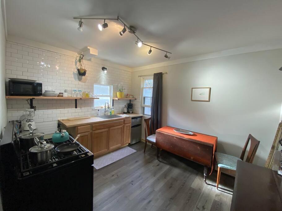 Studio Apt W Garden Kingston Extérieur photo
